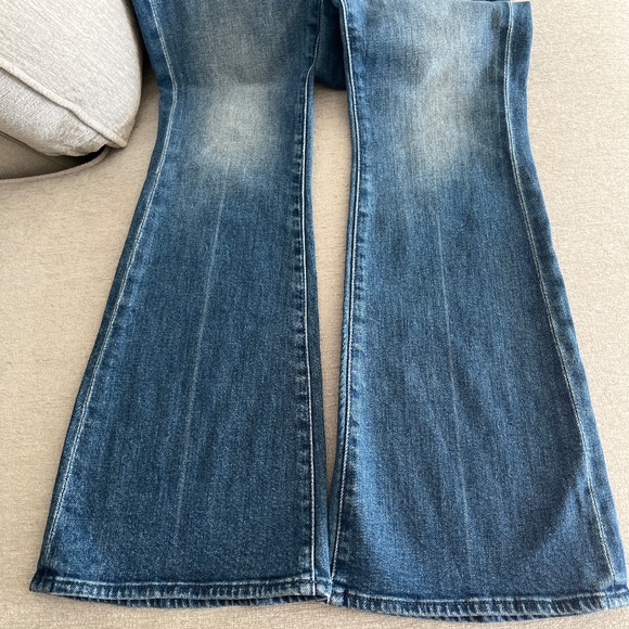 Mother Denim The Weekender Flare It’s a Small World - Picture 8 of 9